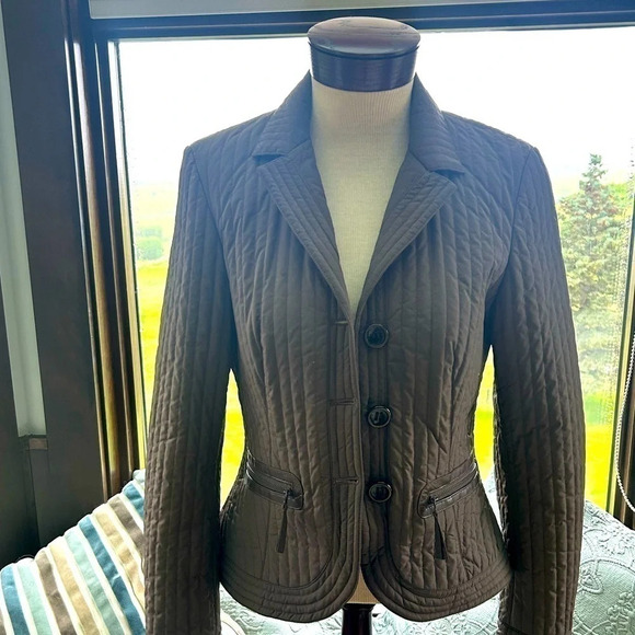 Olson puffy blazer in rich brown with zipper detailed front pockets. Size M - Picture 2 of 5